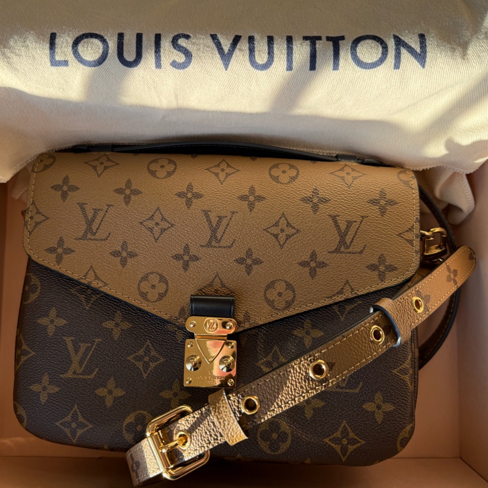 Louis Vuitton Pochette Métis (Monogram Reverse)